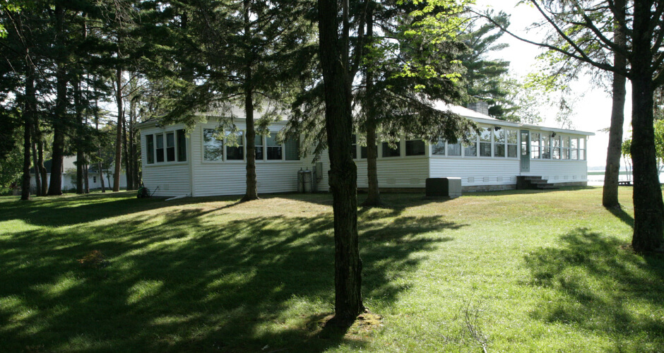 Dettmann Lodge Exterior